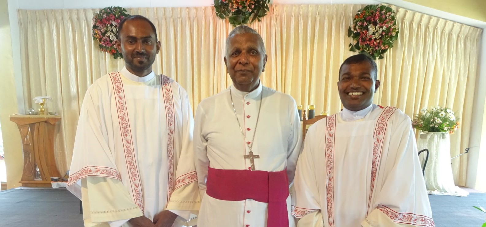 Ordenação diaconal de Iresh Nimarshana Fernando e Abraham Joharasa Donald Christy, CMFF e renovação de votos na Delegação Independente de St. Joseph Vaz