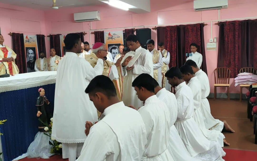 Honrando o Chamado para Servir: Seis Diáconos Ordenados na Festa de Santo Antônio Maria Claret