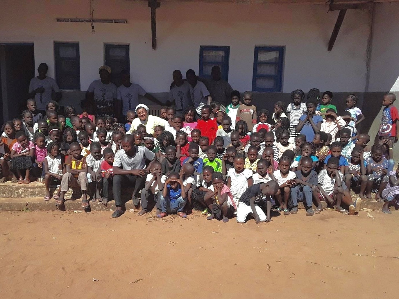 LA SETTIMANA DEL BAMBINO IN MOZAMBICO FA UN PRANZO SPECIALE PER 550 STUDENTI