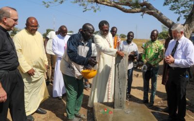 Nuestra corresponsabilidad en el suministro GRATUITO: Bendición e inauguración de un pozo de agua en Camerún