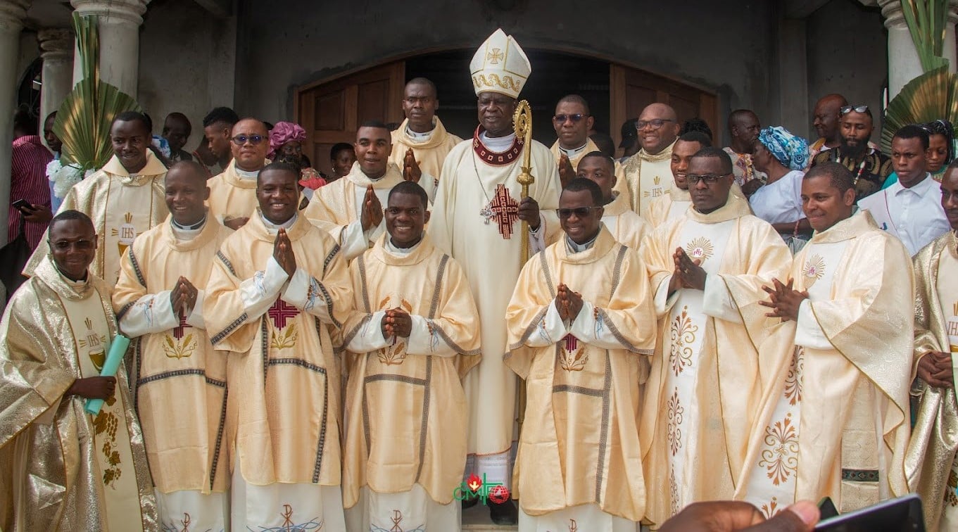 Claretianos nos Camarões recebem sete diáconos e cinco sacerdotes