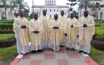 Jeunes missionnaires dans une église synodale